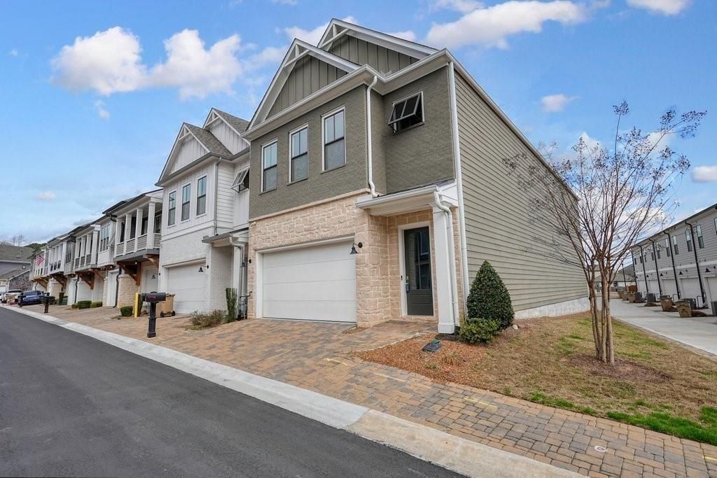 123 Village Green Ave in Woodstock, GA - Building Photo