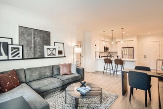 4890 Sunroad Centrum Ln in San Diego, CA - Building Photo - Building Photo