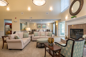 Wildwood Highlands Apartments & Townhomes 55+ in Menomonee Falls, WI - Building Photo - Interior Photo