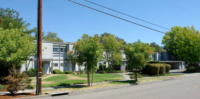 Matanzas Garden Apartments in Santa Rosa, CA - Building Photo - Building Photo