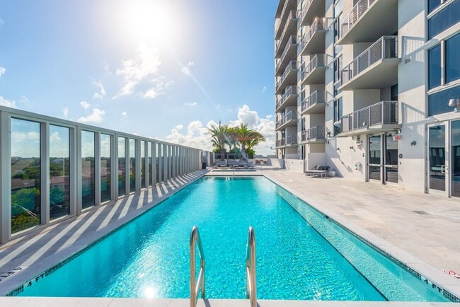 Zoi House Grove in Miami, FL - Building Photo - Building Photo