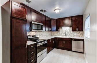 1301 Wynnewood Dr in Sanford, FL - Building Photo - Building Photo