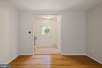 8341 Carnegie Dr in Vienna, VA - Building Photo - Building Photo