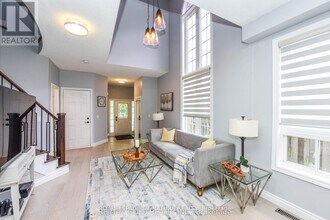 5670 Raleigh St in Mississauga, ON - Building Photo - Building Photo