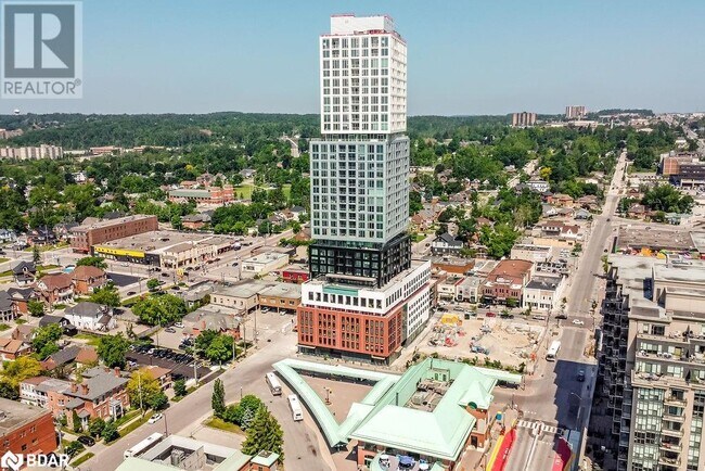 39 Mary St in Barrie, ON - Building Photo - Building Photo