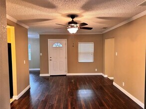 912 Iowa St in Irving, TX - Building Photo - Building Photo