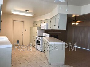635 E Brookdale Dr in Merced, CA - Building Photo - Building Photo