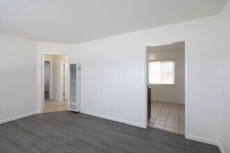 Ocean Palms Apartments in San Diego, CA - Building Photo - Building Photo