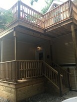 208 1/2 W Washington St in Athens, OH - Building Photo