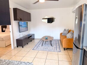 511 NE 161st St in Miami, FL - Building Photo - Building Photo