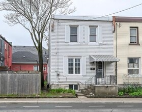 1024 Cannon St E in Hamilton, ON - Building Photo - Building Photo
