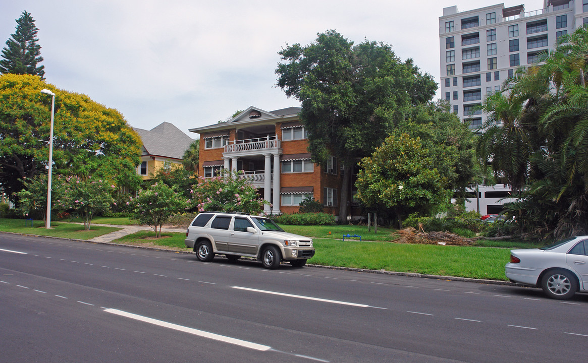 The Colton Apartments in St. Petersburg, FL - Building Photo