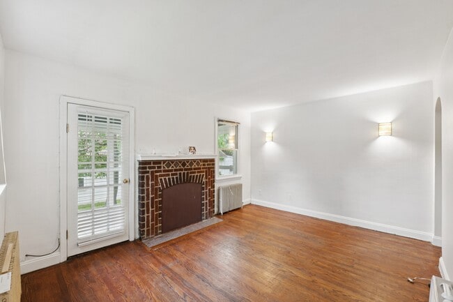 4811 Calvert Rd in College Park, MD - Building Photo - Building Photo