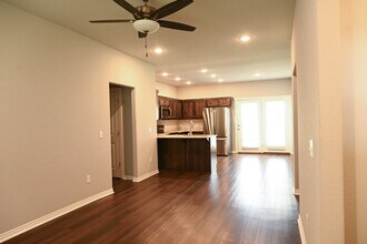 211 Grove Ln in Bentonville, AR - Building Photo - Building Photo