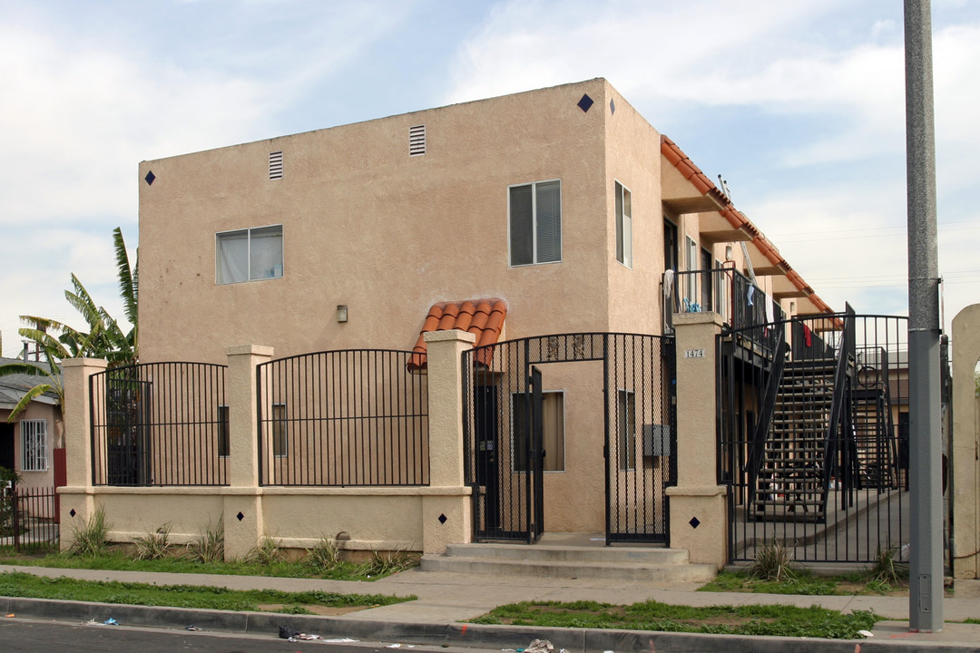 1474 Walnut Ave in Long Beach, CA - Building Photo