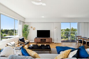 5976 Tisdall St in Vancouver, BC - Building Photo
