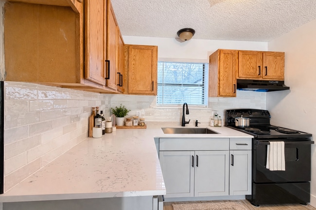 531 N Betty Jo Dr in Fayetteville, AR - Building Photo - Building Photo