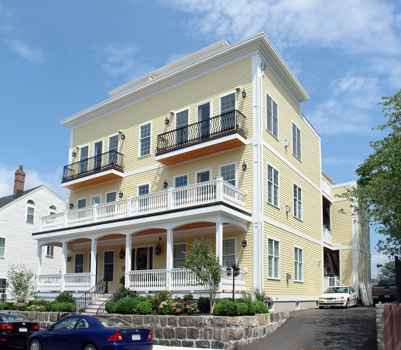 322-324 W 4th St in South Boston, MA - Foto de edificio