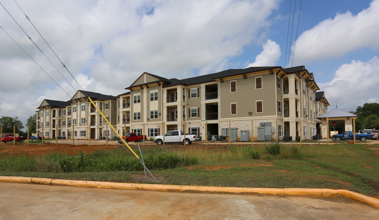 Carriage Crossing in Waller, TX - Building Photo