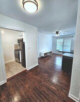 4305 Polk St, Unit 4307 Polk St Garage Apt in Houston, TX - Building Photo