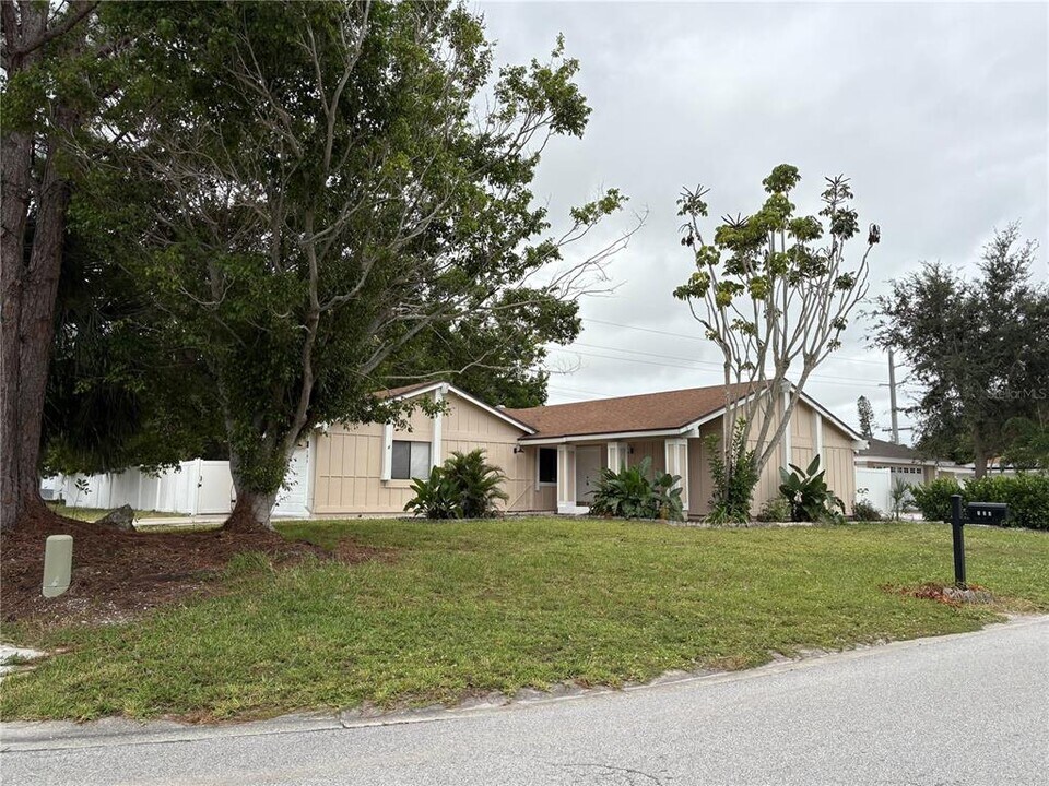 104 53rd St NW in Bradenton, FL - Foto de edificio