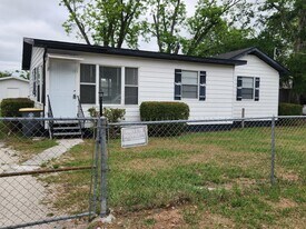 2427 Coleman Ct in Jacksonville, FL - Building Photo