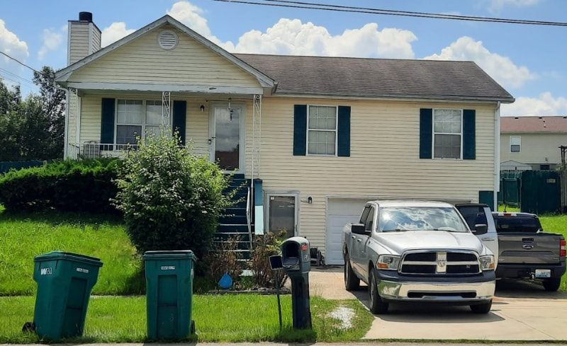 120 Monroe St in Radcliff, KY - Foto de edificio