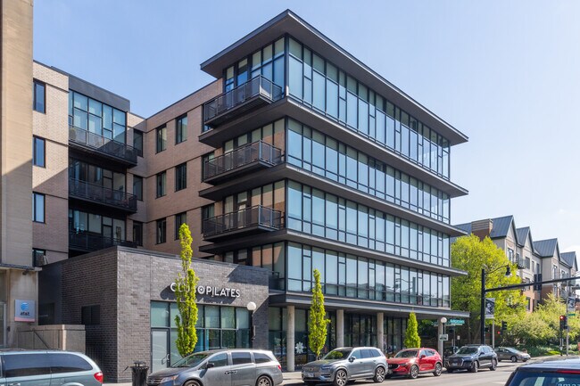 District House in Oak Park, IL - Building Photo - Building Photo