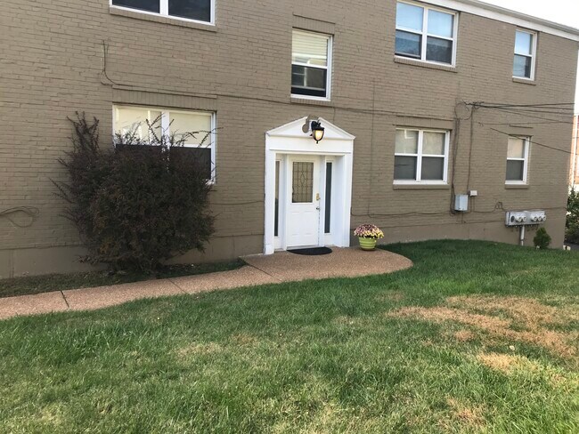 8153 Whitburn Dr in St. Louis, MO - Building Photo - Building Photo