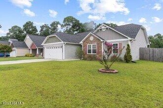 302 Ashley Meadow Ln in Jacksonville, NC - Building Photo - Building Photo