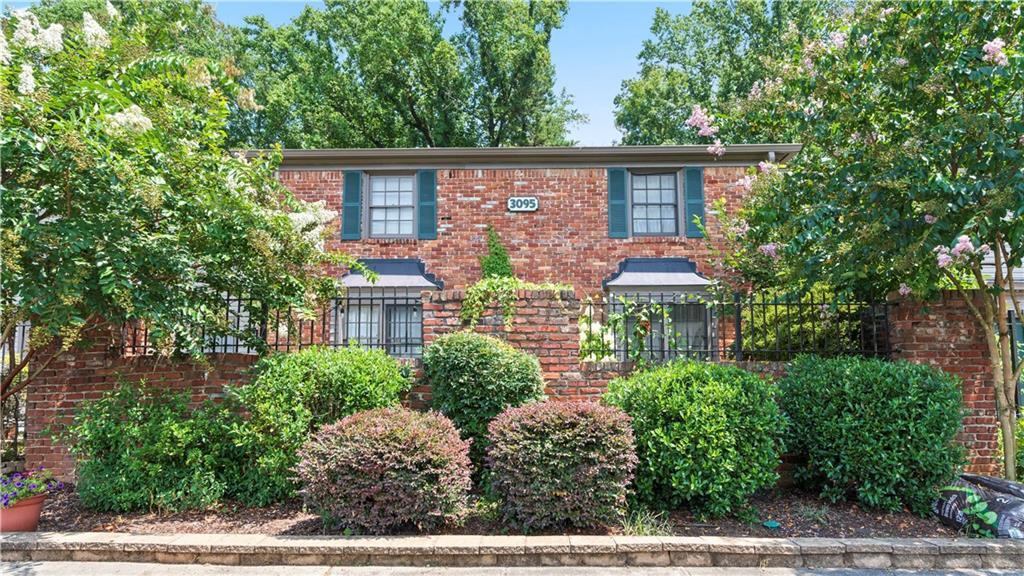3095 Colonial Way in Chamblee, GA - Foto de edificio