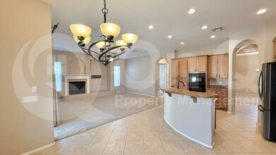 2366 E Glacier Pl in Chandler, AZ - Foto de edificio - Building Photo