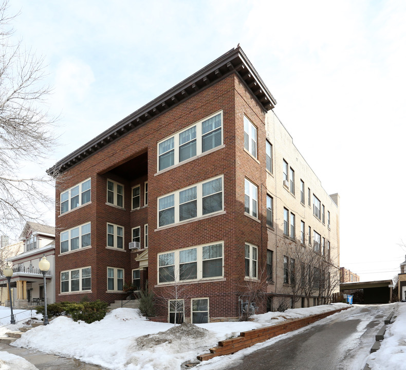 1913 Dupont Ave in Minneapolis, MN - Building Photo