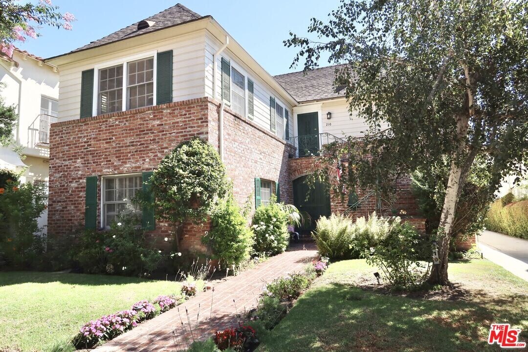 210 S Spalding Dr in Beverly Hills, CA - Building Photo