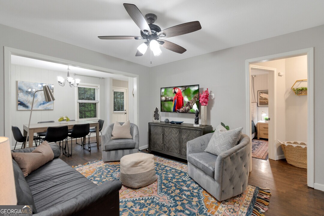 240 Lake Dr in Atlanta, GA - Building Photo