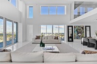 10 Venetian Way in Miami Beach, FL - Foto de edificio - Building Photo