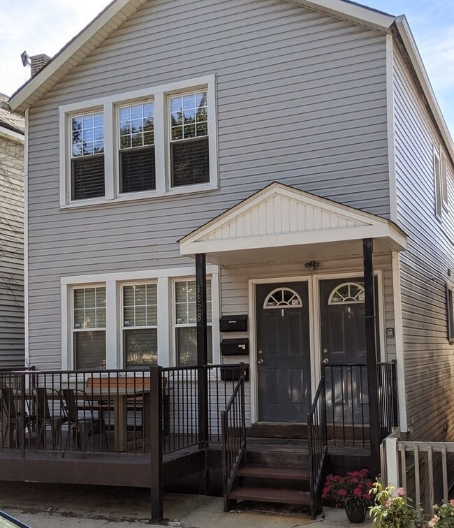 property at 1828 N Bissell St
