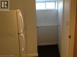 2 Highbrook St in Kitchener, ON - Building Photo - Building Photo