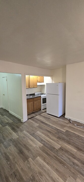 100 Chancellor Ave, Unit A23 in Newark, NJ - Building Photo