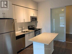 2550 Eglinton Ave W in Mississauga, ON - Building Photo - Building Photo