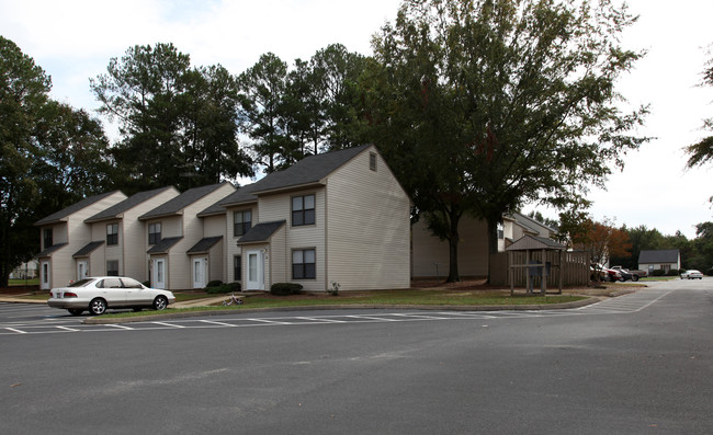 The Oaks Apartments in Four Oaks, NC - Building Photo - Building Photo