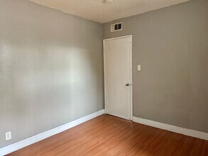 390 N 13th St in Las Vegas, NV - Foto de edificio - Building Photo