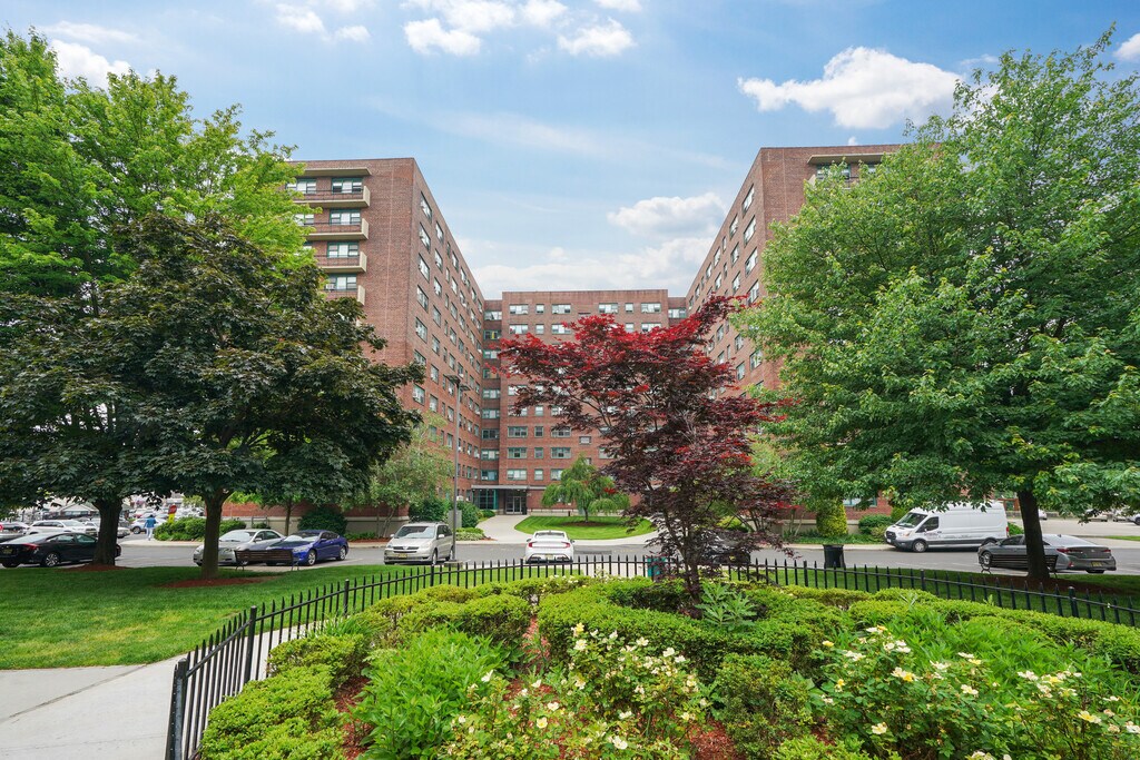Maple Gardens Irvington, NJ Apartments