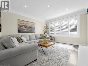 380 MacNab St N in Hamilton, ON - Building Photo - Building Photo