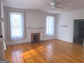 6 Church St in Senoia, GA - Foto de edificio - Building Photo