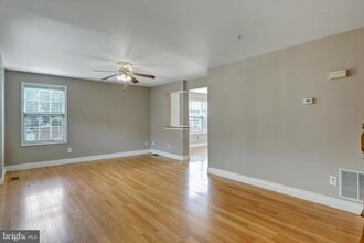 195 Langdon Farm Cir in Odenton, MD - Building Photo - Building Photo