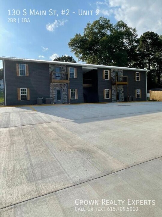 130 S Main St in South Carthage, TN - Building Photo