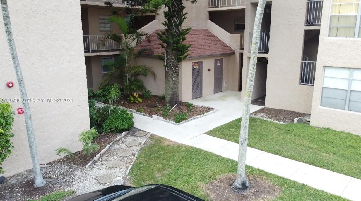 9410 Live Oak Pl in Davie, FL - Foto de edificio