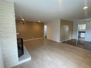 4968 W 59th St, Unit 4968 in Los Angeles, CA - Building Photo - Building Photo