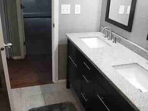 1600 Eastridge Dr in Anchorage, AK - Foto de edificio - Building Photo